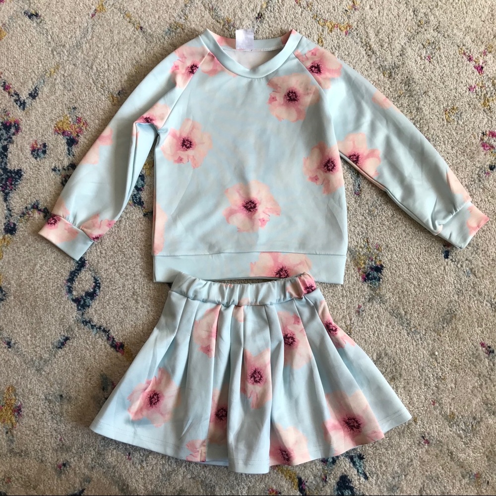 Leighton Alexander two piece outfit small (3/4)